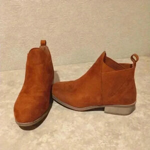 Wild Diva Copper Chelsea Boots Chunky Low Heel  size 6 1/2 soft